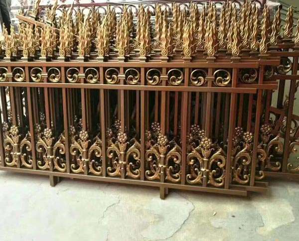 鋁藝護欄有哪些常見的應用？